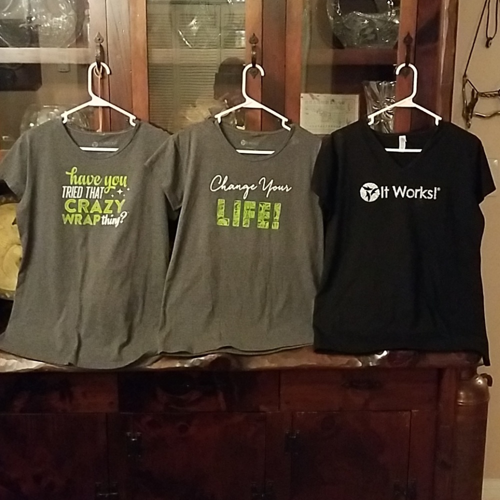 Women's It Works tops & scarf